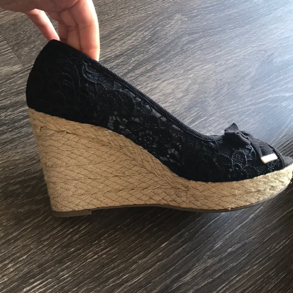 SOLD ✨ Kelly & Katie Wedge Lace Peep Toe Bow Sandal Heel - Picture 4 of 12